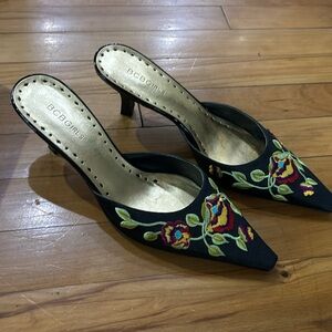 BCBG embroidered kitten heels